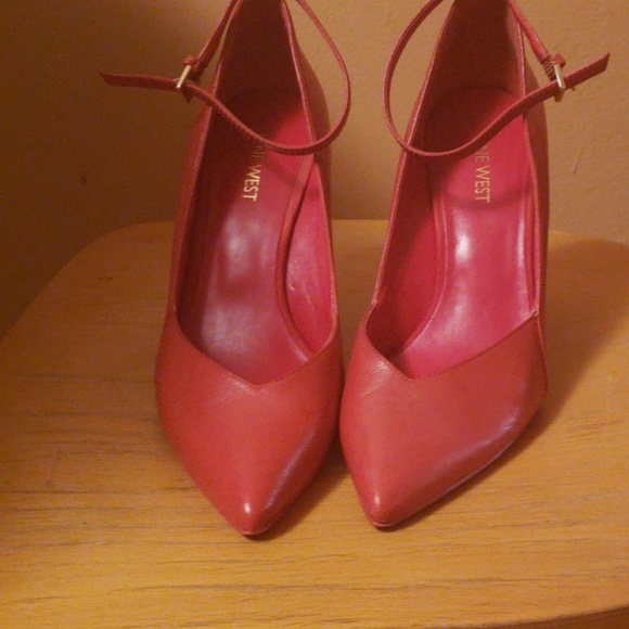 Shoes - Picture 1 of 4
